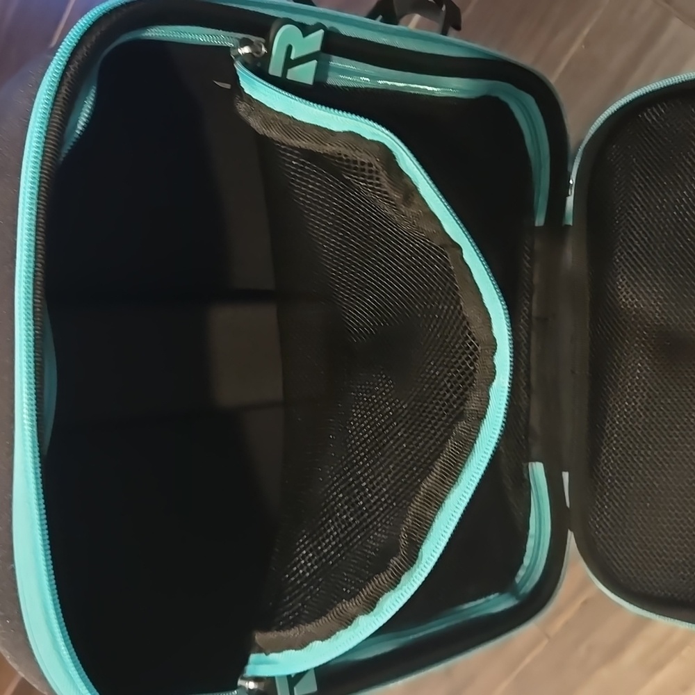 Kids ROLL RIDER- Black and Green Skateboard Suitcase - Picture 4 of 7